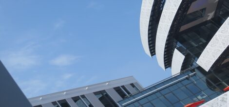 Vue penchée d'un bâtiment